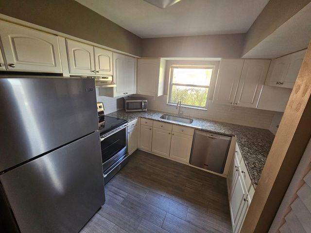 3275 NW 44th Street 2, Oakland Park, FL 33309