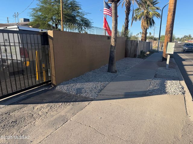 3251 N Stone Avenue, Tucson, AZ 85705