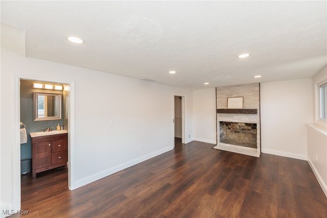 25077 Doe Drive, North Olmsted, OH 44070