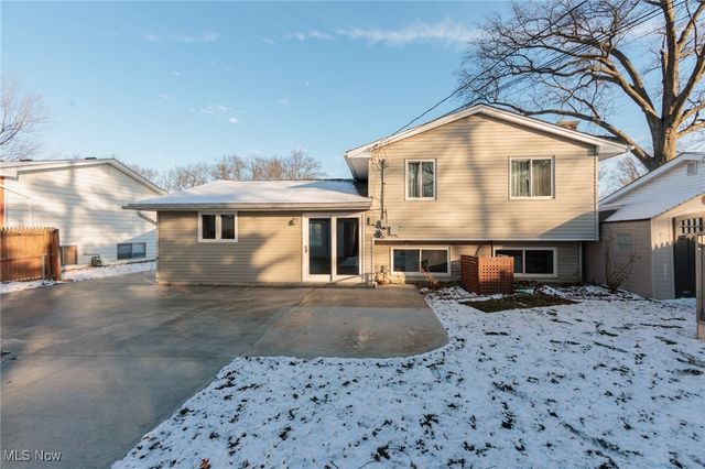 25077 Doe Drive, North Olmsted, OH 44070
