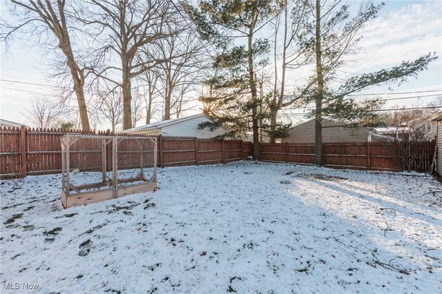 25077 Doe Drive, North Olmsted, OH 44070