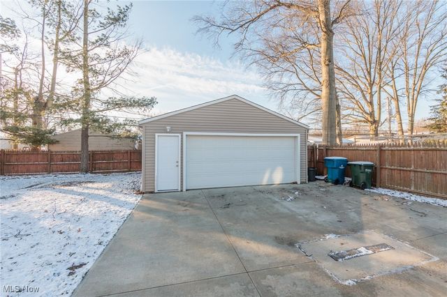 25077 Doe Drive, North Olmsted, OH 44070