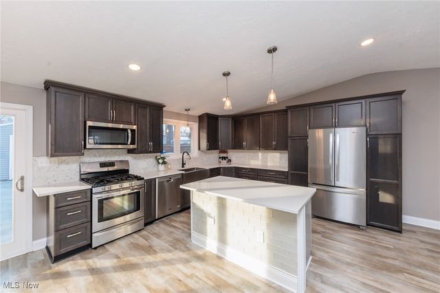 25077 Doe Drive, North Olmsted, OH 44070