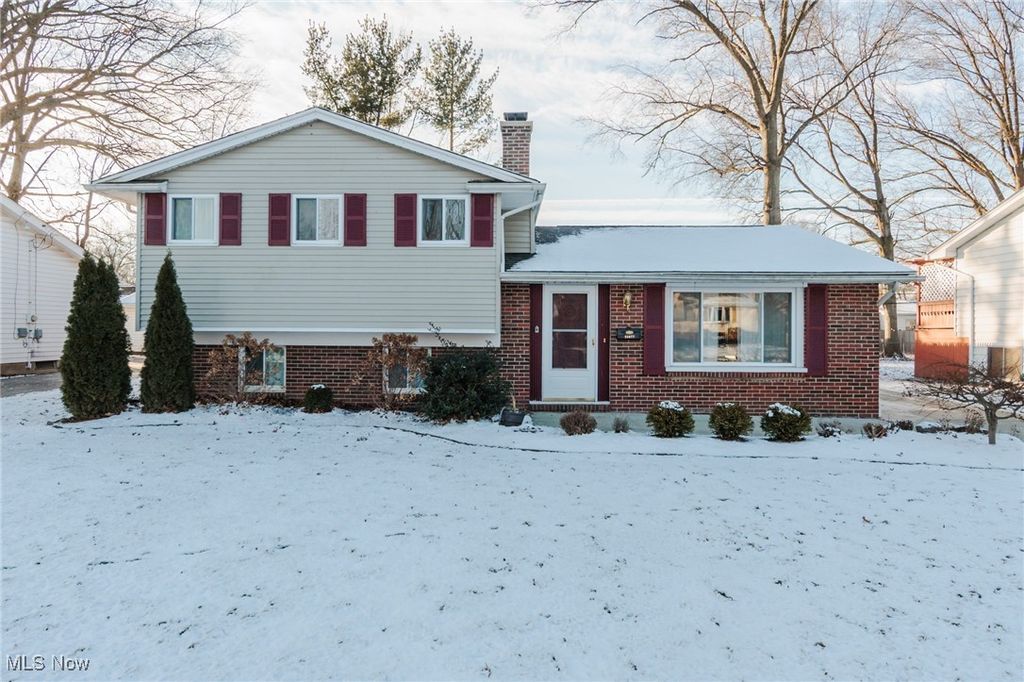 25077 Doe Drive, North Olmsted, OH 44070