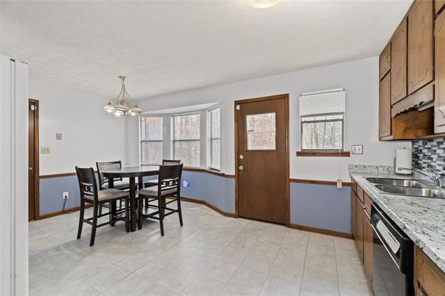 3964 FERNCLIFF Road, Snellville, GA 30039