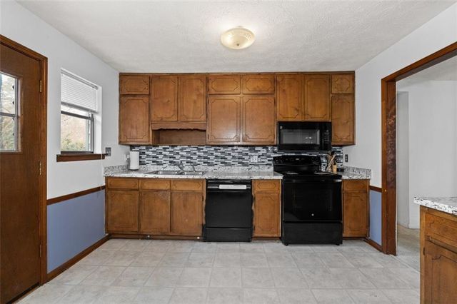 3964 FERNCLIFF Road, Snellville, GA 30039