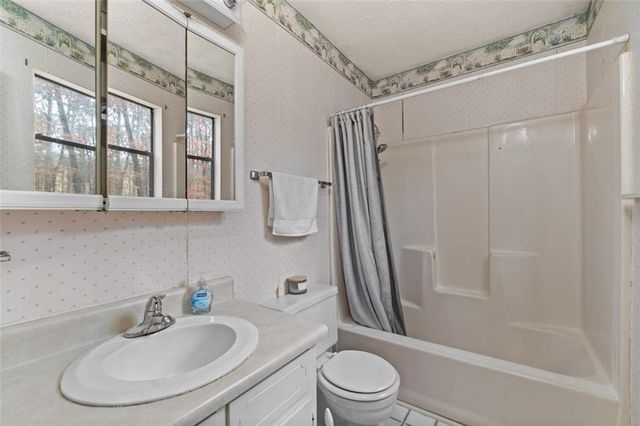 3964 FERNCLIFF Road, Snellville, GA 30039