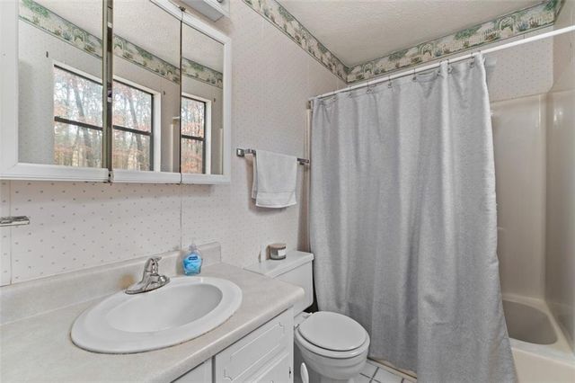 3964 FERNCLIFF Road, Snellville, GA 30039