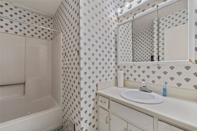 3964 FERNCLIFF Road, Snellville, GA 30039