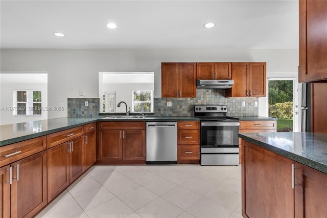 8700 SW 64th Ave, Pinecrest, FL 33156