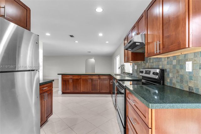 8700 SW 64th Ave, Pinecrest, FL 33156