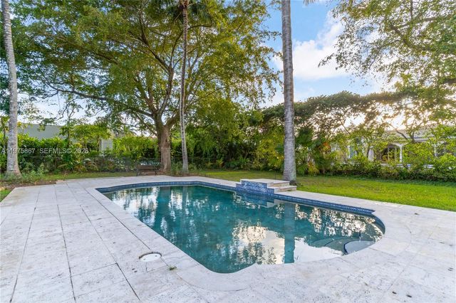 8700 SW 64th Ave, Pinecrest, FL 33156