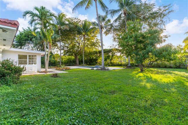 8700 SW 64th Ave, Pinecrest, FL 33156