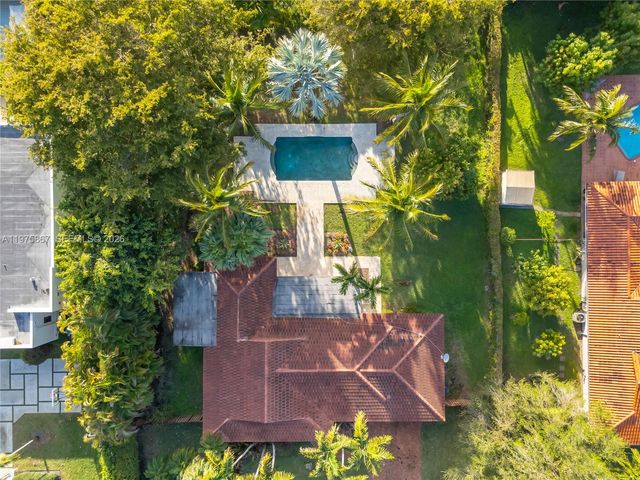 8700 SW 64th Ave, Pinecrest, FL 33156