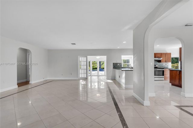 8700 SW 64th Ave, Pinecrest, FL 33156