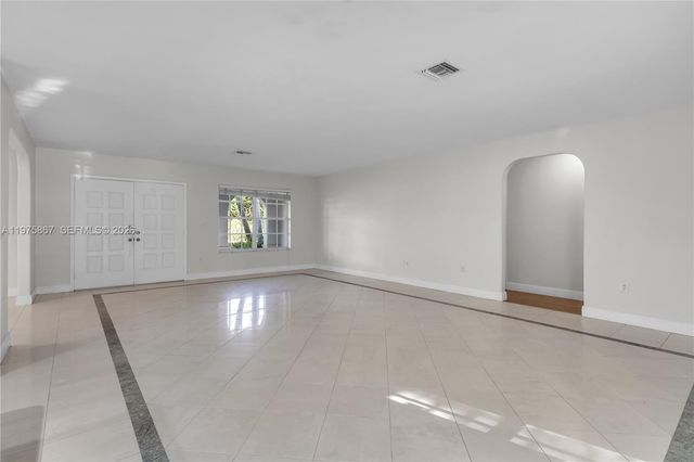 8700 SW 64th Ave, Pinecrest, FL 33156