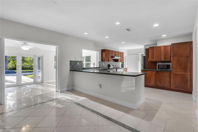 8700 SW 64th Ave, Pinecrest, FL 33156