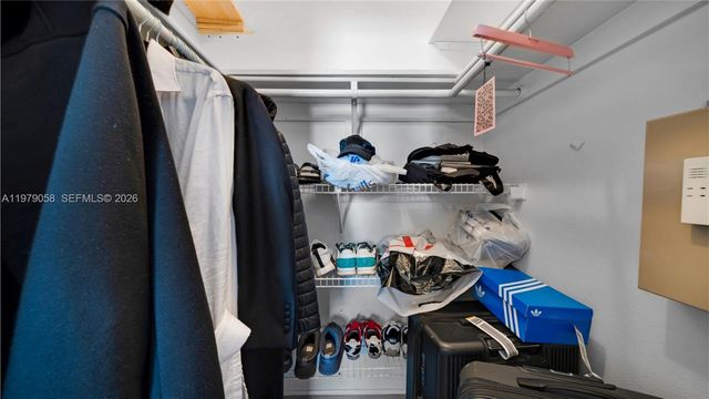 415 NE 2nd St 209, Hallandale Beach, FL 33009