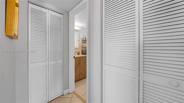 415 NE 2nd St 209, Hallandale Beach, FL 33009