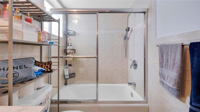 415 NE 2nd St 209, Hallandale Beach, FL 33009