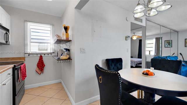 415 NE 2nd St 209, Hallandale Beach, FL 33009