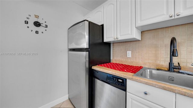 415 NE 2nd St 209, Hallandale Beach, FL 33009