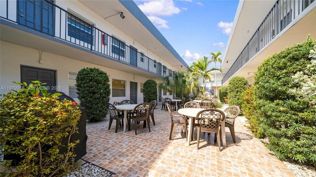 415 NE 2nd St 209, Hallandale Beach, FL 33009