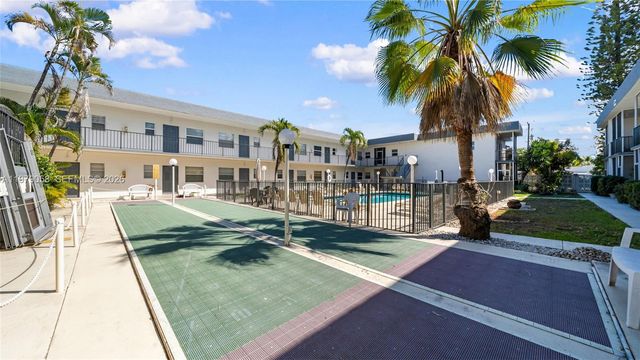 415 NE 2nd St 209, Hallandale Beach, FL 33009