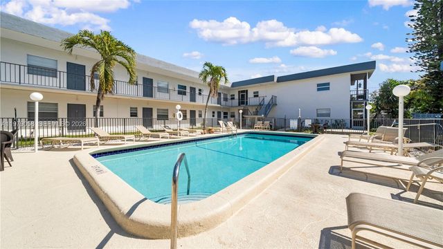 415 NE 2nd St 209, Hallandale Beach, FL 33009