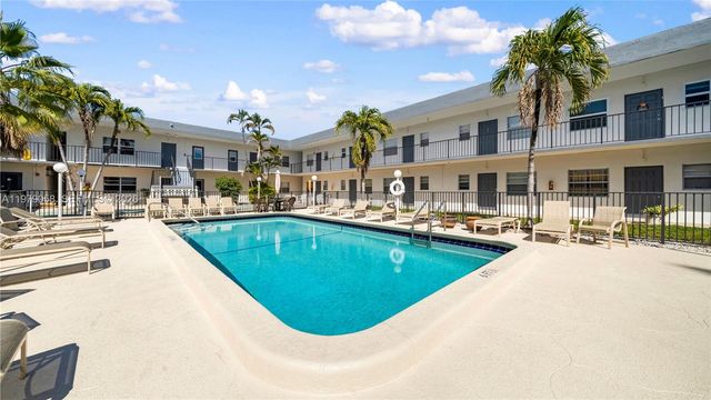 415 NE 2nd St 209, Hallandale Beach, FL 33009