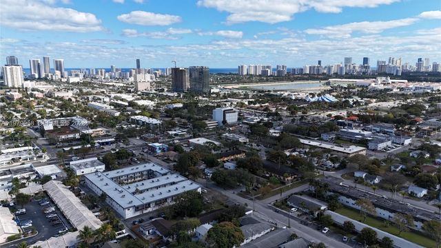 415 NE 2nd St 209, Hallandale Beach, FL 33009