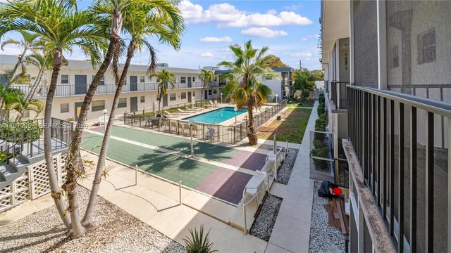 415 NE 2nd St 209, Hallandale Beach, FL 33009