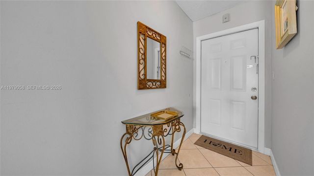 415 NE 2nd St 209, Hallandale Beach, FL 33009