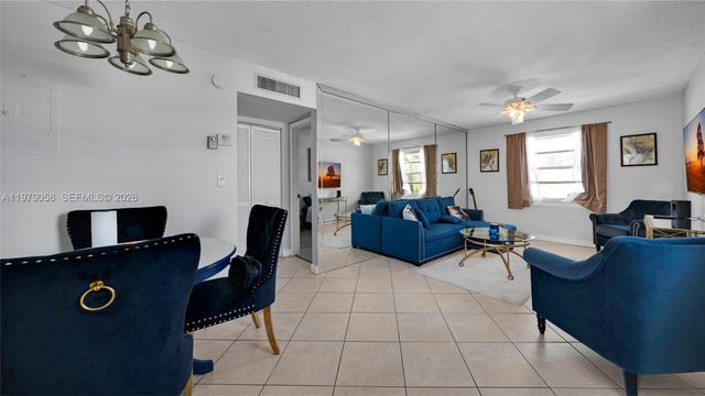 415 NE 2nd St 209, Hallandale Beach, FL 33009