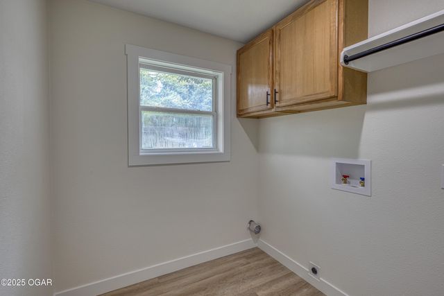 205 Hickory Place, Carl Junction, MO 64834