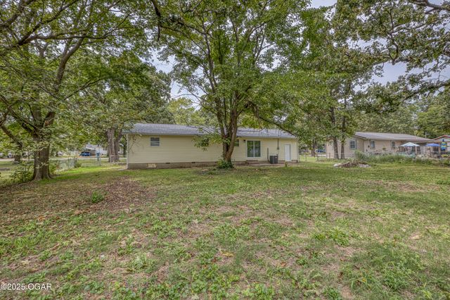 205 Hickory Place, Carl Junction, MO 64834