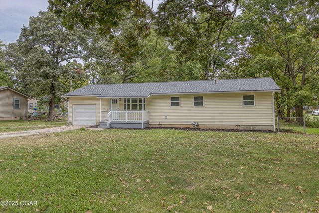 205 Hickory Place, Carl Junction, MO 64834