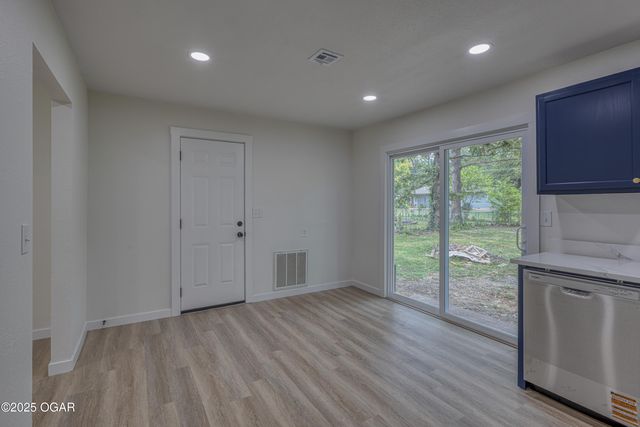 205 Hickory Place, Carl Junction, MO 64834