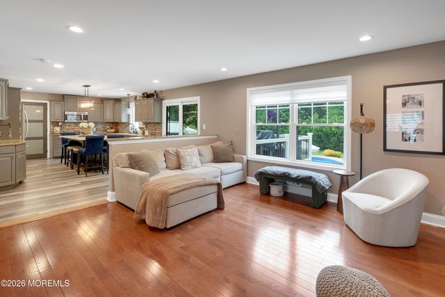 14 Taylors Mills Road, Manalapan, NJ 07726