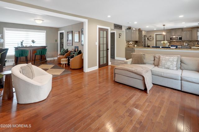 14 Taylors Mills Road, Manalapan, NJ 07726