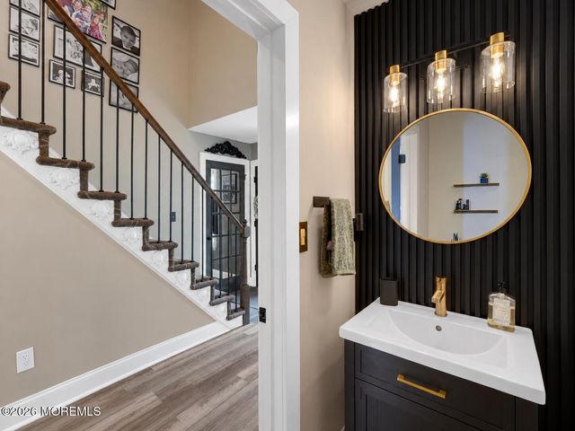 14 Taylors Mills Road, Manalapan, NJ 07726