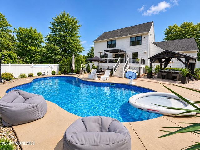 14 Taylors Mills Road, Manalapan, NJ 07726