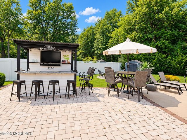 14 Taylors Mills Road, Manalapan, NJ 07726