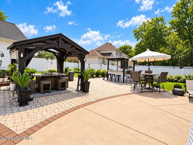 14 Taylors Mills Road, Manalapan, NJ 07726