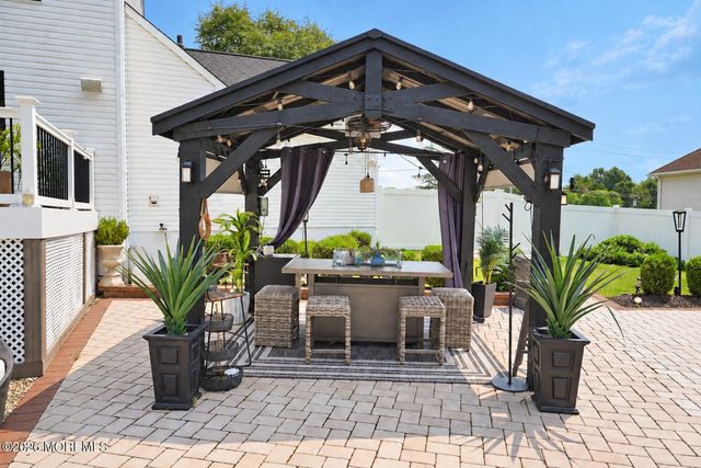 14 Taylors Mills Road, Manalapan, NJ 07726