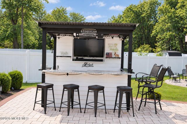 14 Taylors Mills Road, Manalapan, NJ 07726