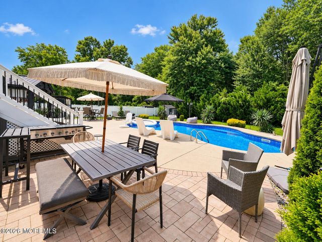 14 Taylors Mills Road, Manalapan, NJ 07726