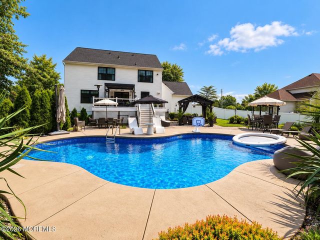 14 Taylors Mills Road, Manalapan, NJ 07726