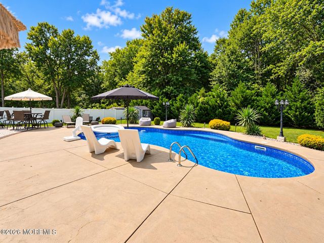 14 Taylors Mills Road, Manalapan, NJ 07726