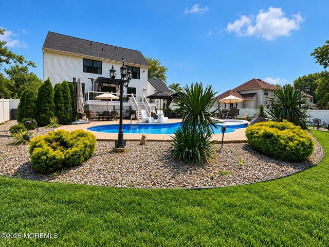 14 Taylors Mills Road, Manalapan, NJ 07726